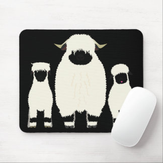 3 Wallis Black Nose Sheep in Folge Mousepad