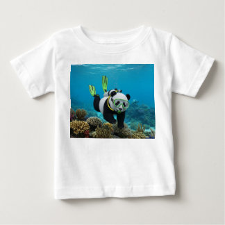 3D-Panda-Junges schwimmt unter Wasser am Riff Baby T-shirt