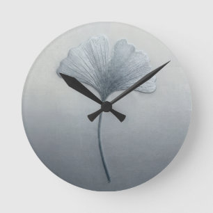 3D Texturierte Stickerei Ginkgoblatt Blau Grau Runde Wanduhr