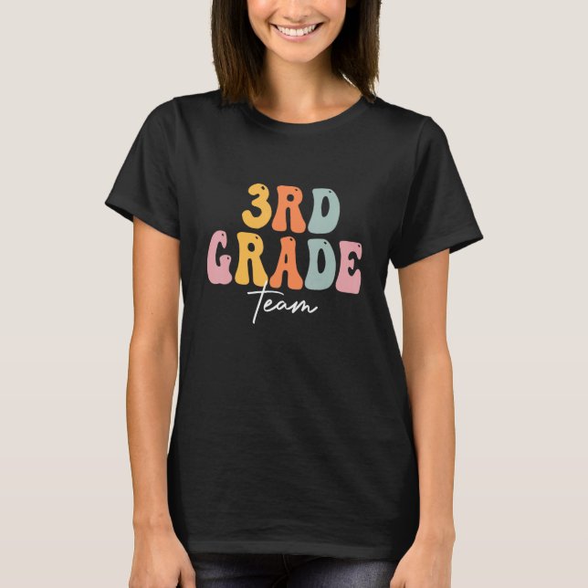 3rd Grade Team Groovy Men Women Happy First Day Of T-Shirt (Vorderseite)