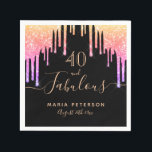 40 fabelhafter schwarz-rosa Glitzer Serviette<br><div class="desc">Eine trendige und glamouröse Serviette aus dem 40. Jahrhundert. Ein klassischer schwarzer Hintergrund mit regenbogenfarbenen Imitaten Glitzer Tropfen, Farbe Tropfen in lila, Rosa und Gold. Mit dem Text: 40 und fabelhaft. Personalisieren und fügen Sie einen Namen und ein Datum hinzu. Geburtsdatum oder Geburtsdatum des Party. Golden farbiger Text. Das Wort...</div>