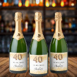 40. Geburtstag Glitzer<br><div class="desc">Für ein elegantes Party zum 40. Geburtstag. Ein schick weißer Hintergrund. Dekoriert mit Imitaten Gold Glitzer,  Glitzern. Personalisieren und einen Namen hinzufügen. Der Name wird mit einem handgeschriebenen Stilskript geschrieben. Nummer 40 mit Schriftart im Ballonstil.</div>
