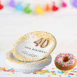 40. Geburtstag Glitzer Pappteller<br><div class="desc">Für ein elegantes Party zum 40. Geburtstag. Ein schick weißer Hintergrund. Dekoriert mit Imitaten Gold Glitzer,  Glitzern. Personalisieren und einen Namen hinzufügen. Der Name wird mit einem handgeschriebenen Stilskript geschrieben. Nummer 40 mit Schriftart im Ballonstil.</div>