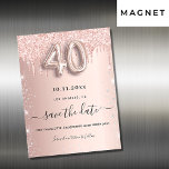 40. Geburtstag Rose Glitzer speichern Sie den Datu Magnetkarte<br><div class="desc">Eine gmädchenhafte und trendige Save the Date-Karte für ein 40. Party. Rose goldener Hintergrund verziert mit Rose Gold und Imitate silber Glitzer Tropfen und Staub. Personalisieren und fügen Sie Datum und Namen/Text hinzu. Der Text: Save the Date wird mit einem großen angesagten, handgeschriebenen Stilskript mit Swashes geschrieben. Nummer 40 mit...</div>