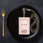 40. Geburtstag Rose Gold Glitzer Tropfen rosa Glam Ausweis<br><div class="desc">Ein modernes, stilvolles und glamouröses Abzeichen für ein 40. Party. Ein Imitat Rose gold metallische Hintergrund mit einem eleganten Imitat Rose Gold Glitzer Tropfen, Farbe Tropfen aussehen. Der Name ist mit einer modernen dunklen Rose goldfarbenen Handschrift geschrieben, die als Stilschrift dient. Mit dem Text: VIP Nummer 40 ist geschrieben mit...</div>