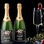 40. Geburtstag schwarze Rose Goldstars<br><div class="desc">Ein klassischer schwarzer Hintergrund mit goldenen Sternen aus der Rose. Personalisieren und fügen Sie ein Datum,  einen Namen und ein Jahr der Geburt. Altersnummer geschrieben mit einem Schriftart im Ballonstil.</div>