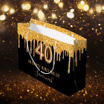 40. Geburtstag Schwarzer Glitzer Tropfen Name Große Geschenktüte<br><div class="desc">Ein schicker schwarzer Hintergrund. Dekoriert mit Imitaten vergoldeten Glitzer-Tropfen,  Farbe tropfend aussehen. Personalisieren und einen Namen hinzufügen. Mit dem Text: Happy Birthday. Der Name wird mit einem handgeschriebenen Stil-Skript geschrieben. Nummer 40 wird mit einem Schriftart im Ballonstil geschrieben.</div>
