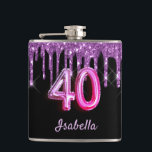 40. Geburtstag schwarzer lila Glitzer Flachmann<br><div class="desc">Ein Geschenk von Freunden für ein mädchenhaftes und glamouröses 40. Geburtstagsmädchen. Ein klassischer schwarzer Hintergrund mit lila Imitate Glitzer Tropfen, Farbe Tropflook. Personalisieren und einen Namen hinzufügen. Der Text: Der Name ist violett geschrieben mit einem modernen handgeschriebenen Stift. Das Alter 40 ist mit einem angesagten Schriftart im Ballonstil geschrieben. Diese...</div>