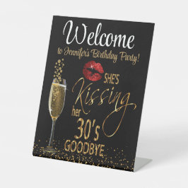 40. Geburtstag - Sie küsst ihre 30er Sockelschild