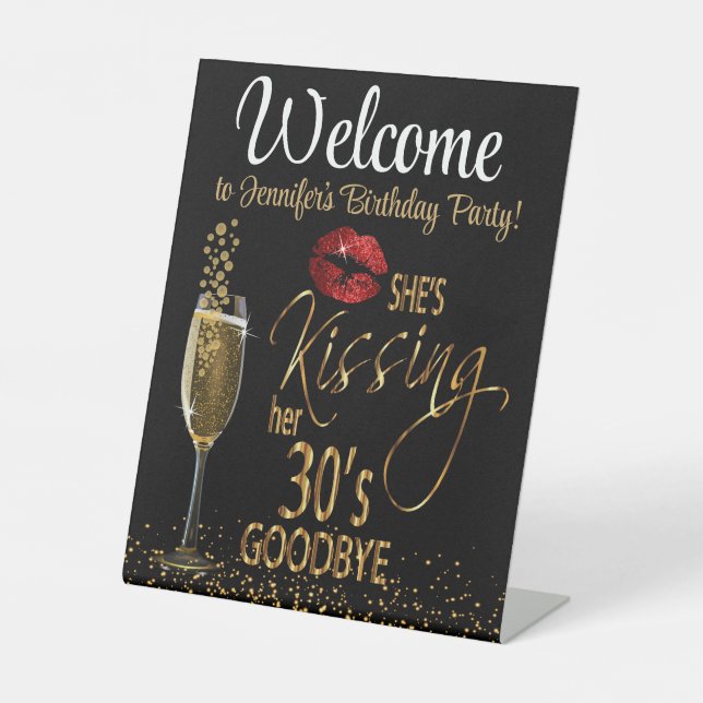 40. Geburtstag - Sie küsst ihre 30er Sockelschild (Vorderseite)