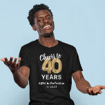 40. Geburtstag T - Shirt<br><div class="desc">Maßgeschneiderter T - Shirt aus schwarz und gold 40. Geburtstag mit vierzig goldenen Helliumballons,  das Sprichwort "jubelt bis 40 Jahre",  "bis zur Perfektion gealtert",  und das Datum.</div>