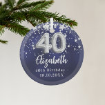 40. Geburtstagsnacht blaue Silberstars Ornament Aus Glas<br><div class="desc">Eine marineblau Hintergrundfarbe mit Imitaten silbernen Sternen. Die blaue Farbe ist ungleichmäßig. Name,  Text/Datum hinzufügen</div>