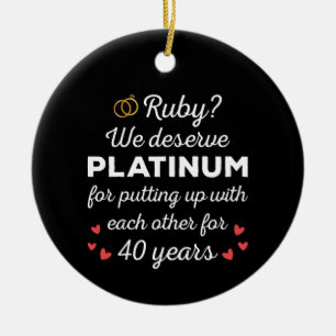 40. Hochzeitstag I - Ruby Funny Couple Keramik Ornament