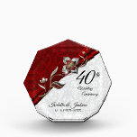 40. Ruby Floral Wedding Anniversary Keepake Acryl Auszeichnung<br><div class="desc">🥇 ORIGINAL COPYRIGHT ART DESIGN VON Donna Siegrist NUR AUF ZAZZLE VERFÜGBAR! 40. Ruby Floral Wedding Jubiläum Keepake Design bereit für Sie zu personalisieren. Dieses Design funktioniert auch bei anderen Gelegenheiten wie Geburtstag, Dienstjahre, Abschluss oder einfach nur ein Angebot hinzufügen... Mache es dir. Bei Bedarf können Sie den Text entfernen...</div>