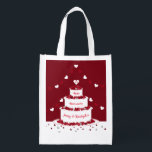 40. ruby Hochzeitstag Kuchen Design Wiederverwendbare Einkaufstasche<br><div class="desc">Personalisierten 40. ruby Hochzeit Stoffgeschenk Tasche. Diese schöne Tasche ist das perfekte Geschenk für eine Mutter oder Ehefrau auf ihrem 40. Heiratsjahr. Dieses Design zeigt einen dreistufigen Kuchen auf einem dunkelroten Hintergrund, umgeben von Herzblütenblättern und Bunding. Der Kuchen hat Platz für die Namen des Ehemanns und der Ehefrau, die vierzig...</div>