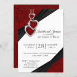 40. Ruby-Jubiläumsdesign Einladung<br><div class="desc">🥇 ORIGINAL COPYRIGHT DESIGN VON Donna Siegrist NUR AUF ZAZZLE VERFÜGBAR! Jubiläum Party und Veranstaltung Einladung Vorlagen. 40., 52. oder 80. Ruby Wedding Anniversary Design für Sie bereit, um sich zu personalisieren. In einem dunkelrubinroten Damast-Muster und weißem Hintergrund mit rotem, rubinrotem Herzklopfen. Diese schöne Party Einladung zum Jubiläum wird ein...</div>