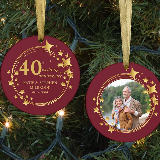 40. Ruby Wedding Anniversary Foto Gold Stars Keramik Ornament (40th Wedding Anniversary keepsake ornament with photo)