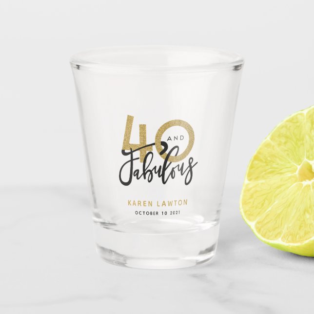 40 und fabelhaft  schnapsglas (Vorderseite)