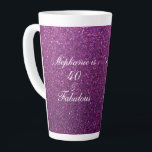 40 und fabelhafte Geburtstags rosa Lila Glitzer Gi Milchtasse<br><div class="desc">Mit einem hübschen,  gürlichen und wunderschönen rosa lila glitzernden Hintergrund und einer personalisierten Textvorlage,  die Sie bearbeiten können,  ist dies perfekt für die 40. Geburtstagsfeiern oder Geschenk!</div>