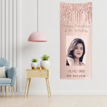 40 und fabelhafte Geburtstagsfeier Rose Gold Foto  Banner<br><div class="desc">Ein vertikales Banner für eine geistreiche und glamouröse 40. & Fabulous Geburtstagsparty. Ein Imitat Rose goldener Farbverlauf mit einem eleganten Imitat Rose Gold, rosa Glitzer Tropfen, Farbe Tropfen Aussehen. Personalisieren und fügen Sie ein Foto des Geburtstagsmädchens hinzu. Der Text: Vorlagen für Text und Datum. Perfekt sowohl als Begrüßungsbanner als auch...</div>