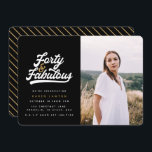 40 und fabelhafte Geburtstagsparty Foto Einladung<br><div class="desc">Feiern Sie Ihren 40. Geburtstag stilvoll mit diesen schwarz-goldfarbenen 40 und fabelhaften Geburtstagsparty Foto Einladungen. Ein Retroskripttext und fett formatierte Grafiken. Teil einer Sammlung.</div>