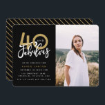 40 und fabelhafte Geburtstagsparty Foto Einladung<br><div class="desc">Feiern Sie Ihren 40. Geburtstag stilvoll mit diesen schwarzen und goldenen vierzig und fabelhaften Geburtstag Überraschung Party Foto Einladungen. Modernes Design mit Skripttext und fett gedruckter Grafik. Ändern Sie die Farbe,  um sie anzupassen. Teil einer Sammlung.</div>