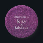 40 und fabelhaftes Geburtstag Lila Glittery Party Pappteller<br><div class="desc">Mit einem hübschen,  gürlichen und wunderschönen rosa lila glitzernden Hintergrund und einer personalisierten Textvorlage für den Namen,  den Sie bearbeiten können,  ist dies perfekt für die 40. Geburtstagsfeiern!</div>