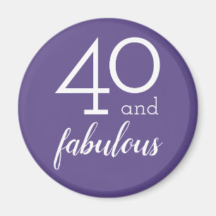 40 und Fabulous   Violett und weiße Typografie Magnet