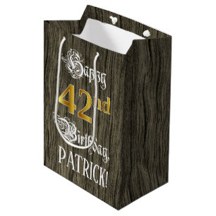 42. Geburtstag: Imitate Gold Look & Imitate Holzmu Mittlere Geschenktüte