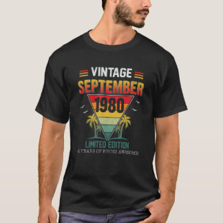 42 Jahre alter Retro Vintag im September 1980 42.  T-Shirt
