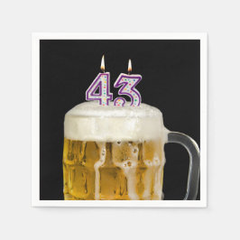 43. Geburtstagsbier auf schwarz Serviette