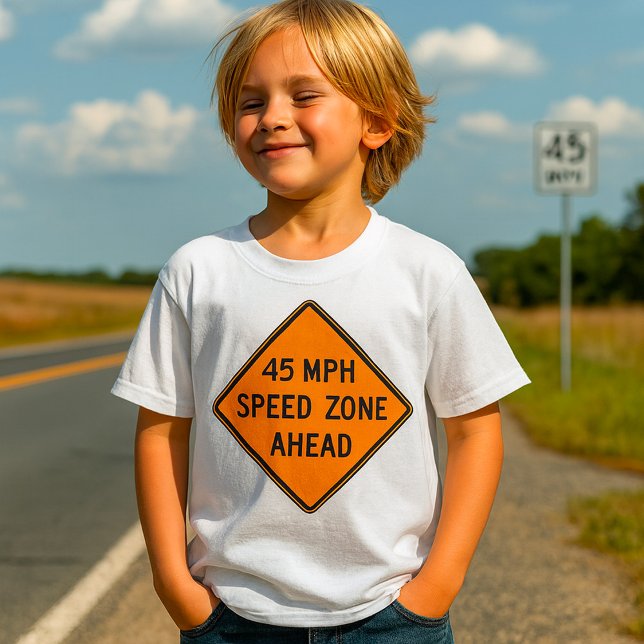 45-MPH-Geschwindigkeitsbereich vor benutzerdefinie T-Shirt (Von Creator hochgeladen)