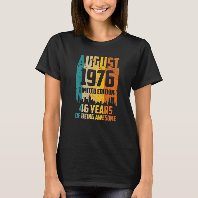 46th Birthday 46 Years Awesome Since August 1976 V T-Shirt (Vorderseite)