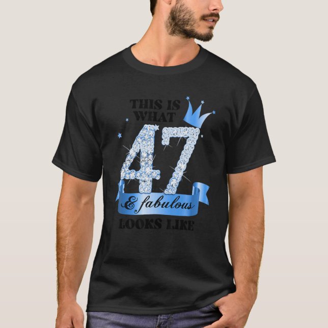 47 & Fabulous I Blue White Party Group Candid Phot T-Shirt (Vorderseite)