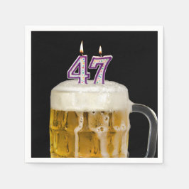 47. Geburtstagsbiere auf schwarz Serviette
