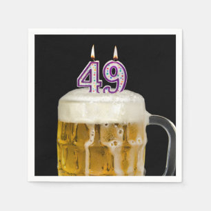 49. Geburtstagsbier auf schwarz Serviette