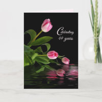 49. Jahrestag rosa Tulpen im Wasser