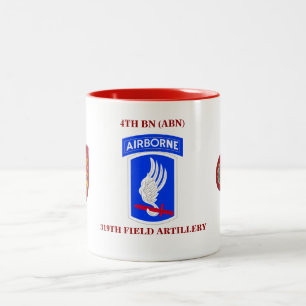 4. FELD-ARTILLERIE-TASSE DES BATAILLON-(ABN) 319. ZWEIFARBIGE TASSE