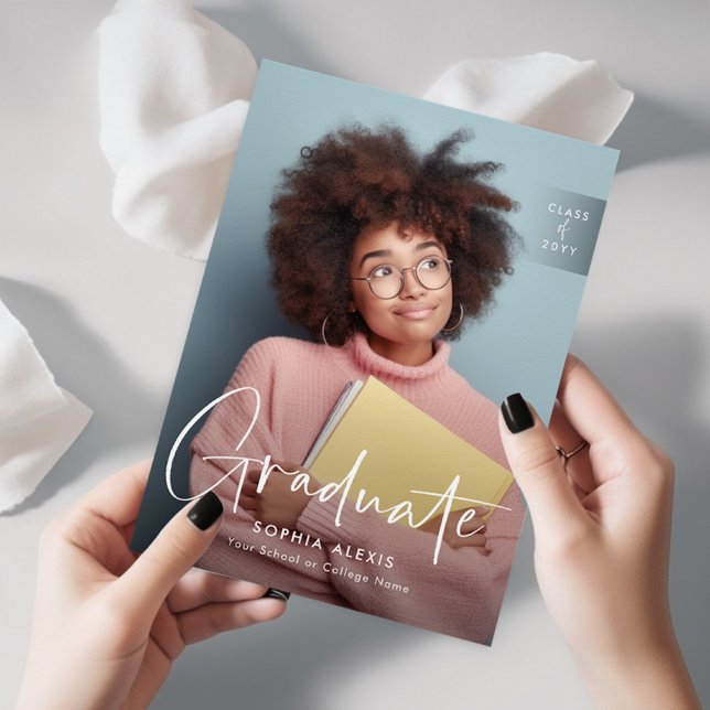 4 Foto White Overlay Eleganter Script-Abschluss Ankündigung (Von Creator hochgeladen)