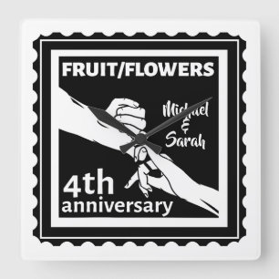 4. Hochzeitstag mit romantischen Händen Quadratische Wanduhr