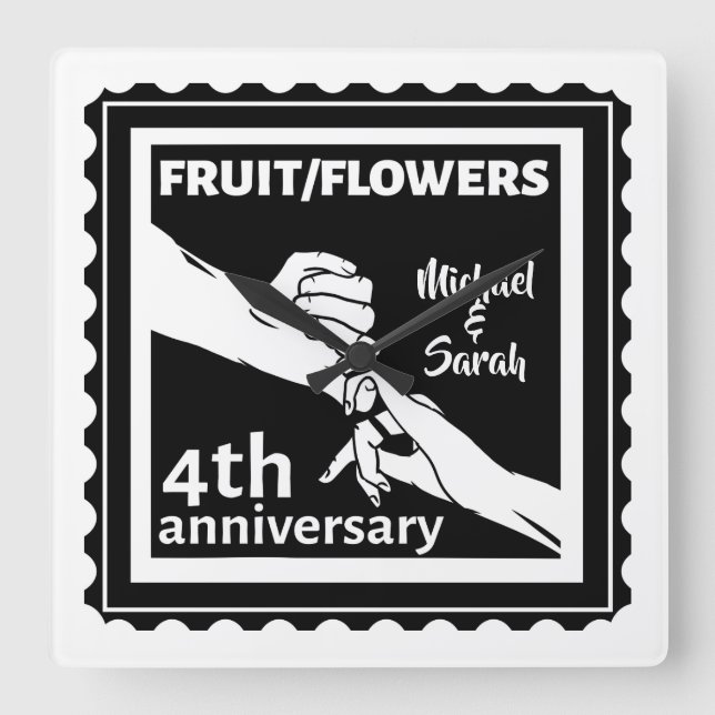 4. Hochzeitstag mit romantischen Händen Quadratische Wanduhr (Vorderseite)