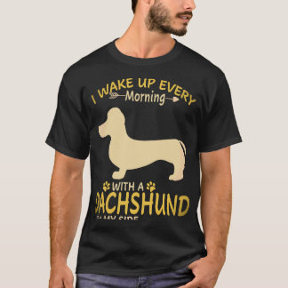 4 Ich wache jeden Morgen mit einem Dachshund an me T-Shirt