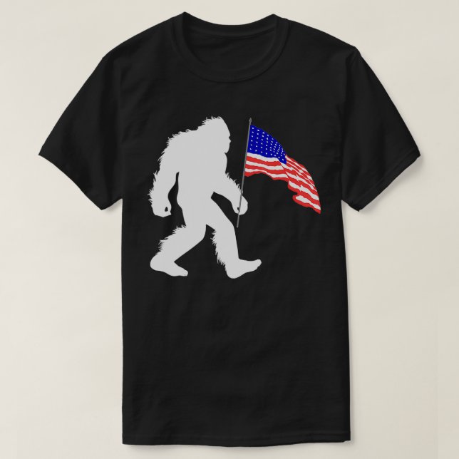 4. Juli Bigfoot Sasquatch Holding American Fla T-Shirt (Design vorne)
