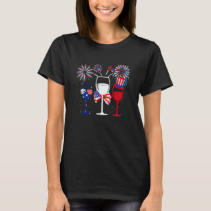 4. Juli Feuerwerk und Weingläser US-Flagge T-Shirt