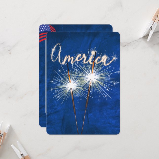 4. Juli Party Sparkler auf blaue Einladung (Vorderseite/Rückseite Beispiel)