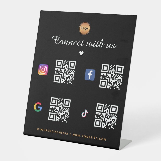 4 Social Media Qr Code Gold Logo TikTok Facebook Sockelschild (Vorderseite)