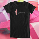 4 und fabelhafte 4. Geburtstag pink weiß schwarz T-Shirt<br><div class="desc">Suchen Sie ein Shirt für das 4-jährige Geburtstagsmädchen in Ihrem Leben? Dieses niedliche Shirt sagt 4 und fabelhaft in Rosa und Weiß.</div>