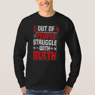 4 von 5 Personen kämpfen mit Mathelehrer Schüler T-Shirt