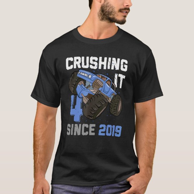 4 Zerkleinern Seit 2019 Monster Truck 4. Birthda T-Shirt (Vorderseite)