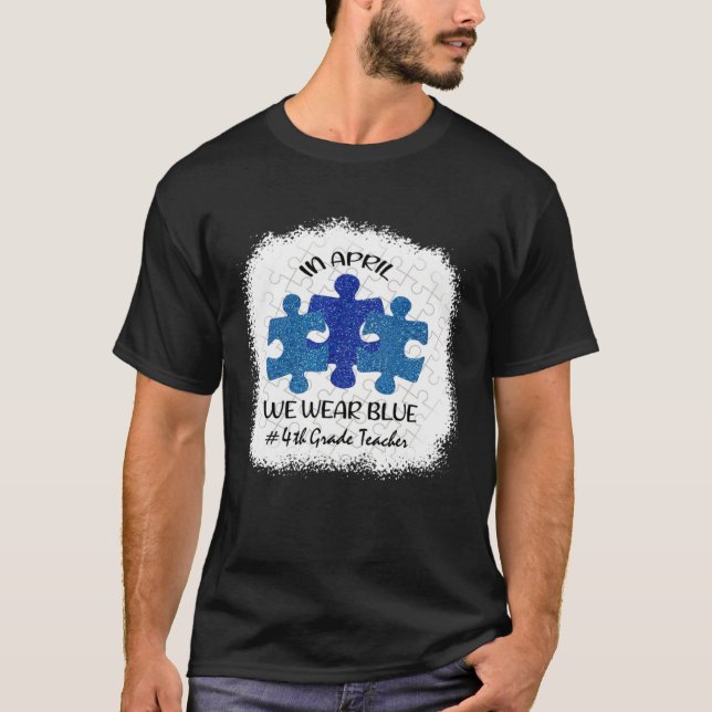 4th Grade Teacher Autism Awareness In April We Wea T-Shirt (Vorderseite)